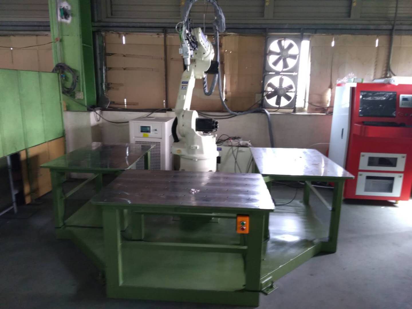 三（sān）維機械手（shǒu）激光切割（gē）機