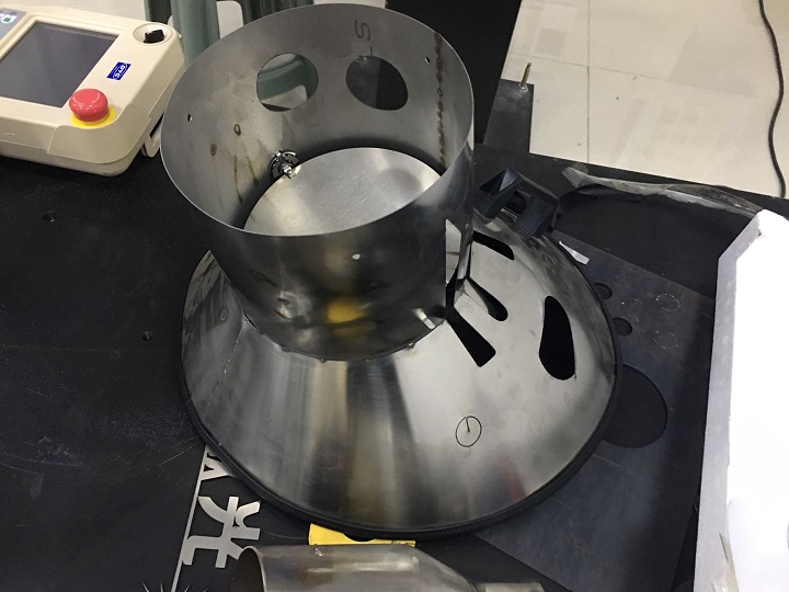 機械手激光(guāng)切割異形金屬件